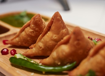 How To Make Perfectly Crispy Paneer Chilli Samosas At Home How To Make Perfectly Crispy Paneer Chilli Samosas At Home