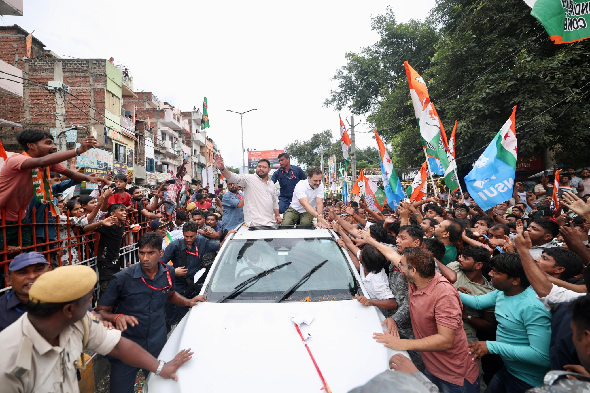 वोटर अधिकार रैली में जुटी लोगों की भीड़. वोटर अधिकार रैली में जुटी लोगों की भीड़.