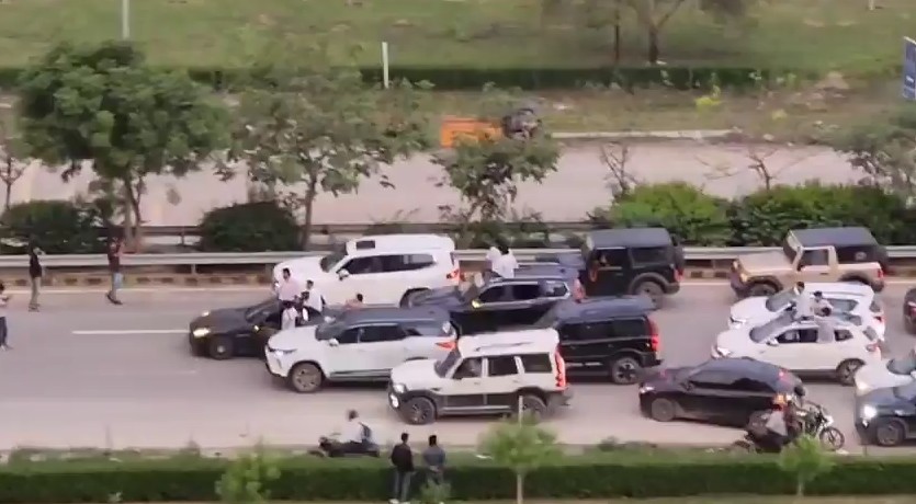 Video: Convoy Of Cars Blocks Busy Gurugram Road For Recording Reels