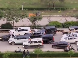 Scorpio, Thar, Fortuner: SUVs Block Busy Gurugram Road To Shoot Reels Scorpio, Thar, Fortuner: SUVs Block Busy Gurugram Road To Shoot Reels