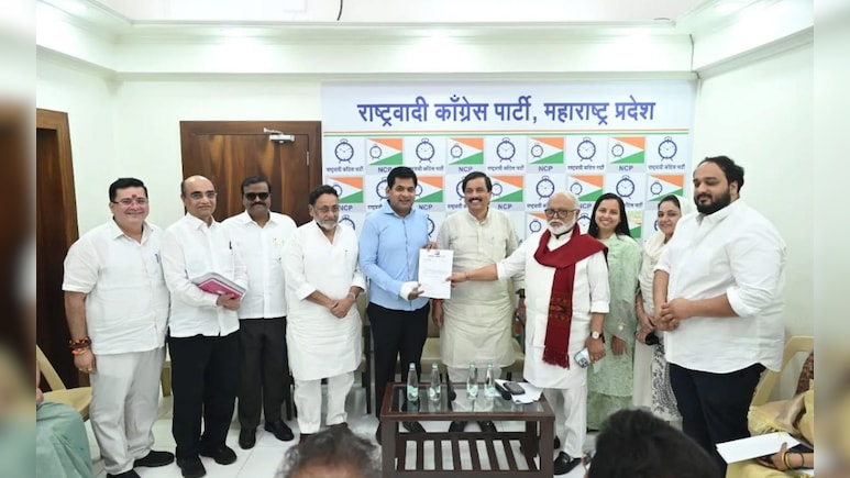Maharashtra Politics: अजित पवारांची कारवाई फक्त नावापुरती! निलंबित केलेल्या सूरज चव्हाणांकडे मोठी जबाबदारी