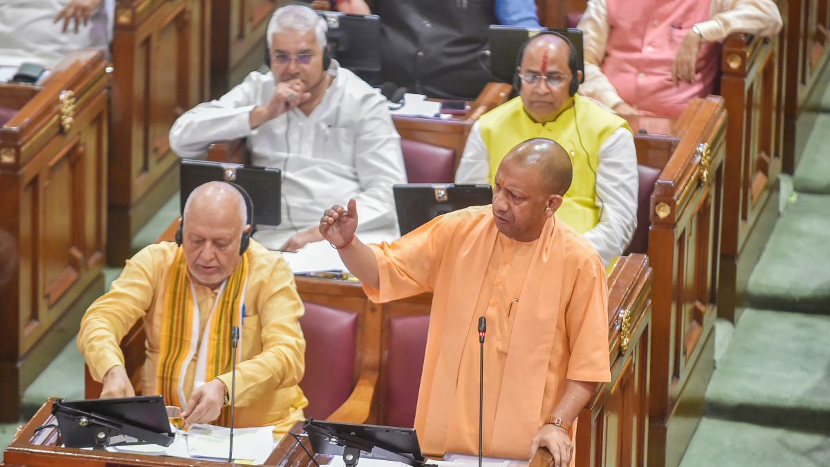 विजन-2047: तरक्की के खोले द्वार, सपा पर करारे वार... योगी ने बताया 8 साल में कैसे बदली यूपी की तस्वीर