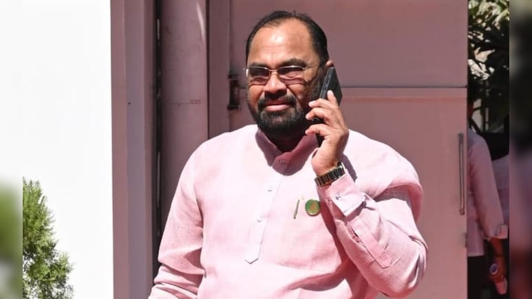 Chandrapur News: चौकाला आईचे नाव देणार! भाजप आमदार हट्टाला पेटले, काँग्रेसच्या विरोधाने राजकारण तापलं Chandrapur News: चौकाला आईचे नाव देणार! भाजप आमदार हट्टाला पेटले, काँग्रेसच्या विरोधाने राजकारण तापलं