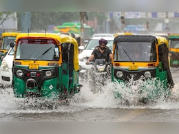 8 घंटों की बारिश से तरबतर हुई दिल्ली, नोएडा-गाजियाबाद में सड़कें बनीं तालाब, उत्तराखंड-हिमाचल में अलर्ट 8 घंटों की बारिश से तरबतर हुई दिल्ली, नोएडा-गाजियाबाद में सड़कें बनीं तालाब, उत्तराखंड-हिमाचल में अलर्ट