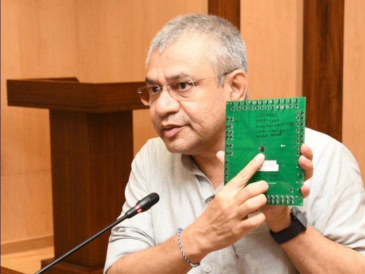 भारत में चिप बनाना बच्चों का खेल! स्कूल में पढ़ते-पढ़ते छात्रों ने 20 चिप डिजाइन कर दीं, 4 नए प्लांट को मंजूरी