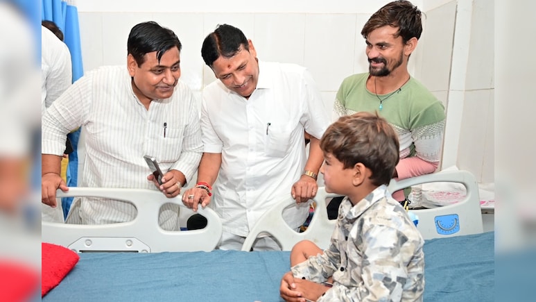Rajasthan: "मुआवजा छोड़िए, घायलों से मुलाकात भी सरकार की प्राथमिकता नहीं", झालावाड़ हादसे पर बरसे डोटासरा Rajasthan: "मुआवजा छोड़िए, घायलों से मुलाकात भी सरकार की प्राथमिकता नहीं", झालावाड़ हादसे पर बरसे डोटासरा