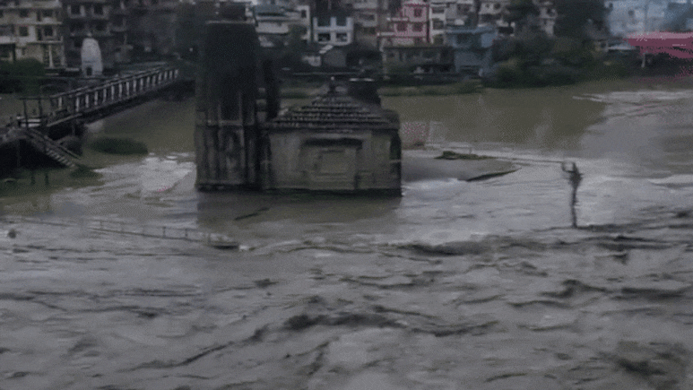 Himachal Pradesh : पंजवक्त्र महादेव मंदिराला ब्यास नदीच्या पाण्याचा विळखा, 300 वर्षांच्या इतिहासावर संकट
