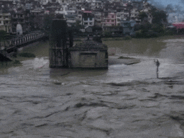 Himachal Pradesh : पंजवक्त्र महादेव मंदिराला ब्यास नदीच्या पाण्याचा विळखा, 300 वर्षांच्या इतिहासावर संकट Himachal Pradesh : पंजवक्त्र महादेव मंदिराला ब्यास नदीच्या पाण्याचा विळखा, 300 वर्षांच्या इतिहासावर संकट