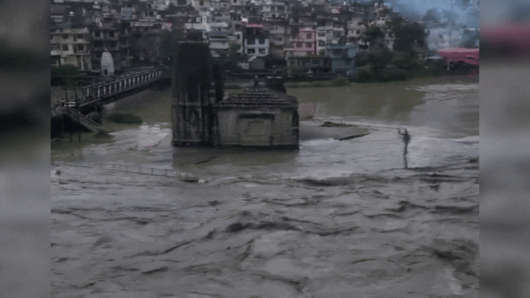 हिमाचल में आफत की बारिश...पंजवक्त्र महादेव मंदिर तक पहुंचा ब्यास नदी का पानी, देखिए वीडियो