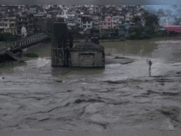 हिमाचल में आफत की बारिश...पंजवक्त्र महादेव मंदिर तक पहुंचा ब्यास नदी का पानी, देखिए वीडियो हिमाचल में आफत की बारिश...पंजवक्त्र महादेव मंदिर तक पहुंचा ब्यास नदी का पानी, देखिए वीडियो