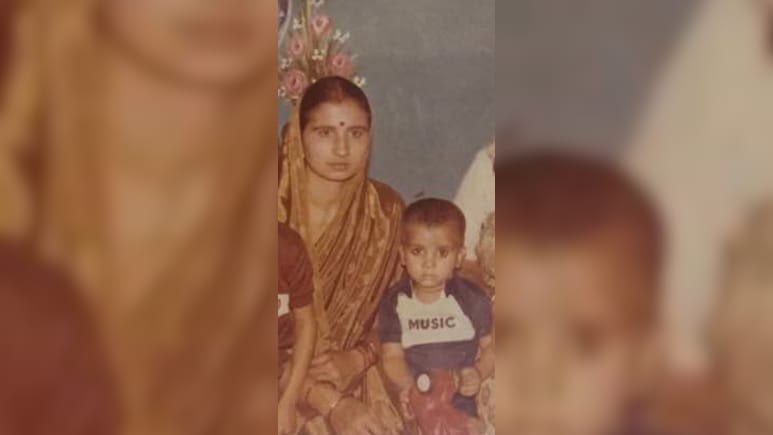 इस एक्टर को मां के देहांत से अगले ही दिन जाना पड़ा था काम पर, आउटसाइडर से बने टॉप स्टार इस एक्टर को मां के देहांत से अगले ही दिन जाना पड़ा था काम पर, आउटसाइडर से बने टॉप स्टार
