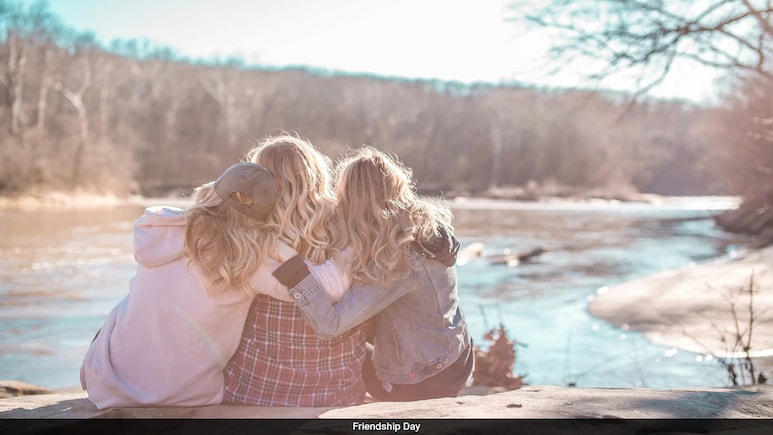 Happy Friendship Day 2025: Top Quotes To Wish Your Girl Gang Happy Friendship Day 2025: Top Quotes To Wish Your Girl Gang