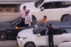 Video: Convoy Of Cars Blocks Busy Gurugram Road For Recording Reels Video: Convoy Of Cars Blocks Busy Gurugram Road For Recording Reels