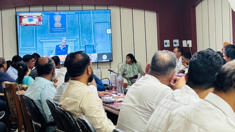 मुख्य सचिव सुधांश पंत ने अधिकारियों को लगाई फटकार, कहा- पद को दिमाग में मत घुसने दीजिए... बिगड़ सकता है दिमाग