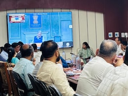 मुख्य सचिव सुधांश पंत ने अधिकारियों को लगाई फटकार, कहा- पद को दिमाग में मत घुसने दीजिए... बिगड़ सकता है दिमाग मुख्य सचिव सुधांश पंत ने अधिकारियों को लगाई फटकार, कहा- पद को दिमाग में मत घुसने दीजिए... बिगड़ सकता है दिमाग