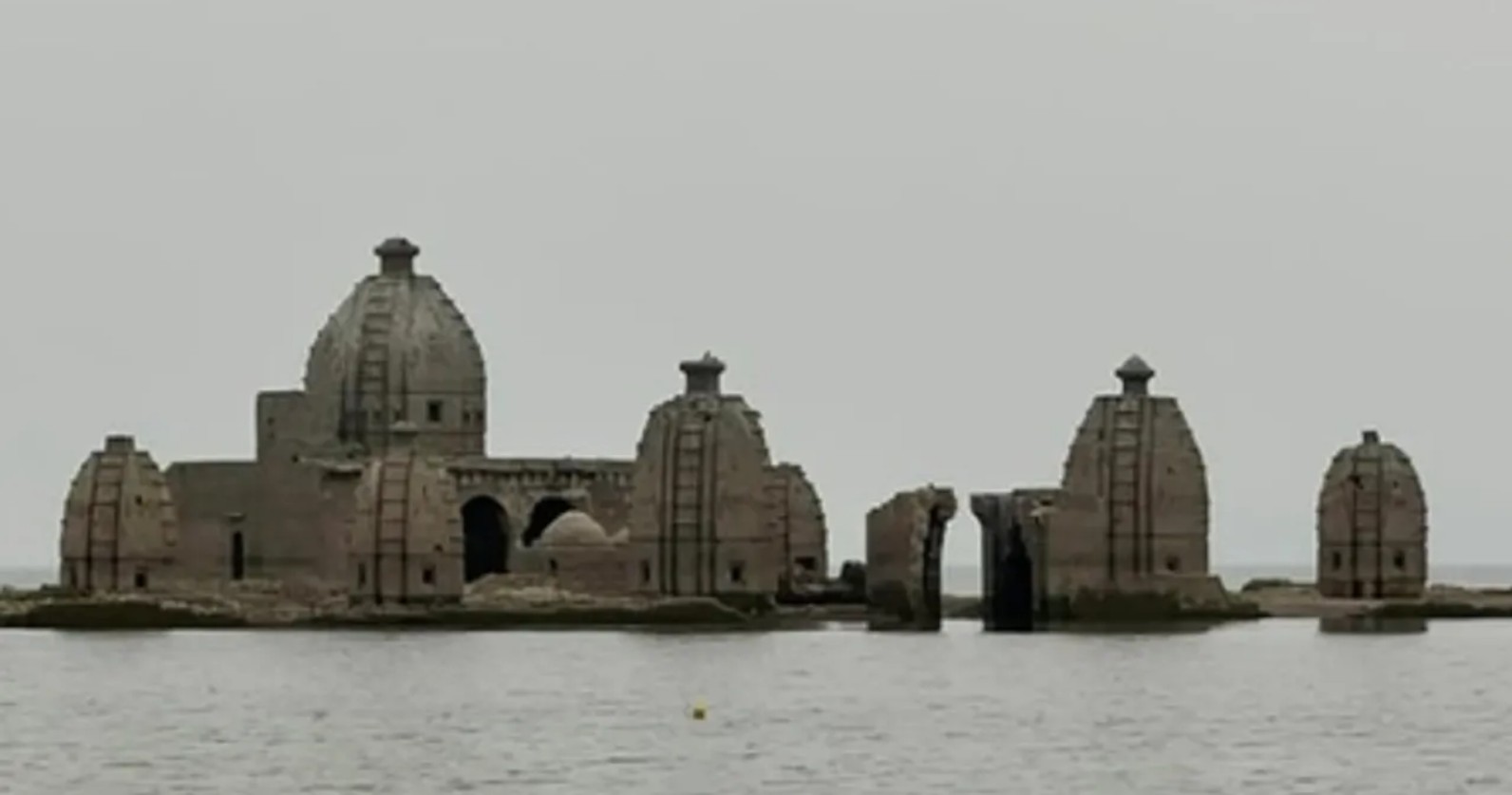 8 महीने जलमग्न रहता है ये शिवालय, पांडव निर्मित मंदिर के नीचे हैं 'स्वर्ग की सीढ़ियां'