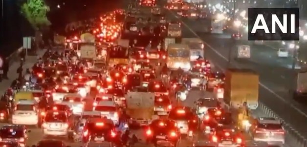 रक्षाबंधन से पहले भारी जाम, कई इलाकों में वाहन रेंगते नजर आए