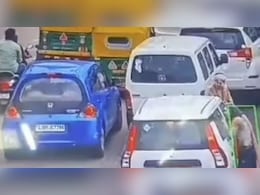 Men Dressed As <i> 'Babas'</i> Rob Woman On Delhi Streets, Arrested Men Dressed As <i> 'Babas'</i> Rob Woman On Delhi Streets, Arrested