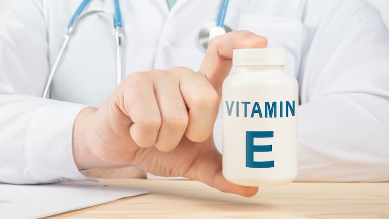 Vitamin E deficiency : विटामिन ई की कमी से कौन सी परेशानी हो सकती है, जानिए यहां