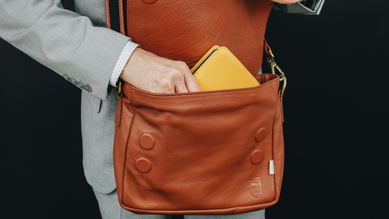 Get Top Bags For Keeping Laptops and other Gadgets Safely