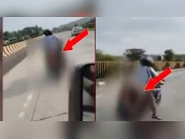 पत्नी की लाश बाइक पर, नागपुर हाइवे पर क्यों सरपट भागता रहा पति, वजह जान छलक आएंगे आंसू पत्नी की लाश बाइक पर, नागपुर हाइवे पर क्यों सरपट भागता रहा पति, वजह जान छलक आएंगे आंसू