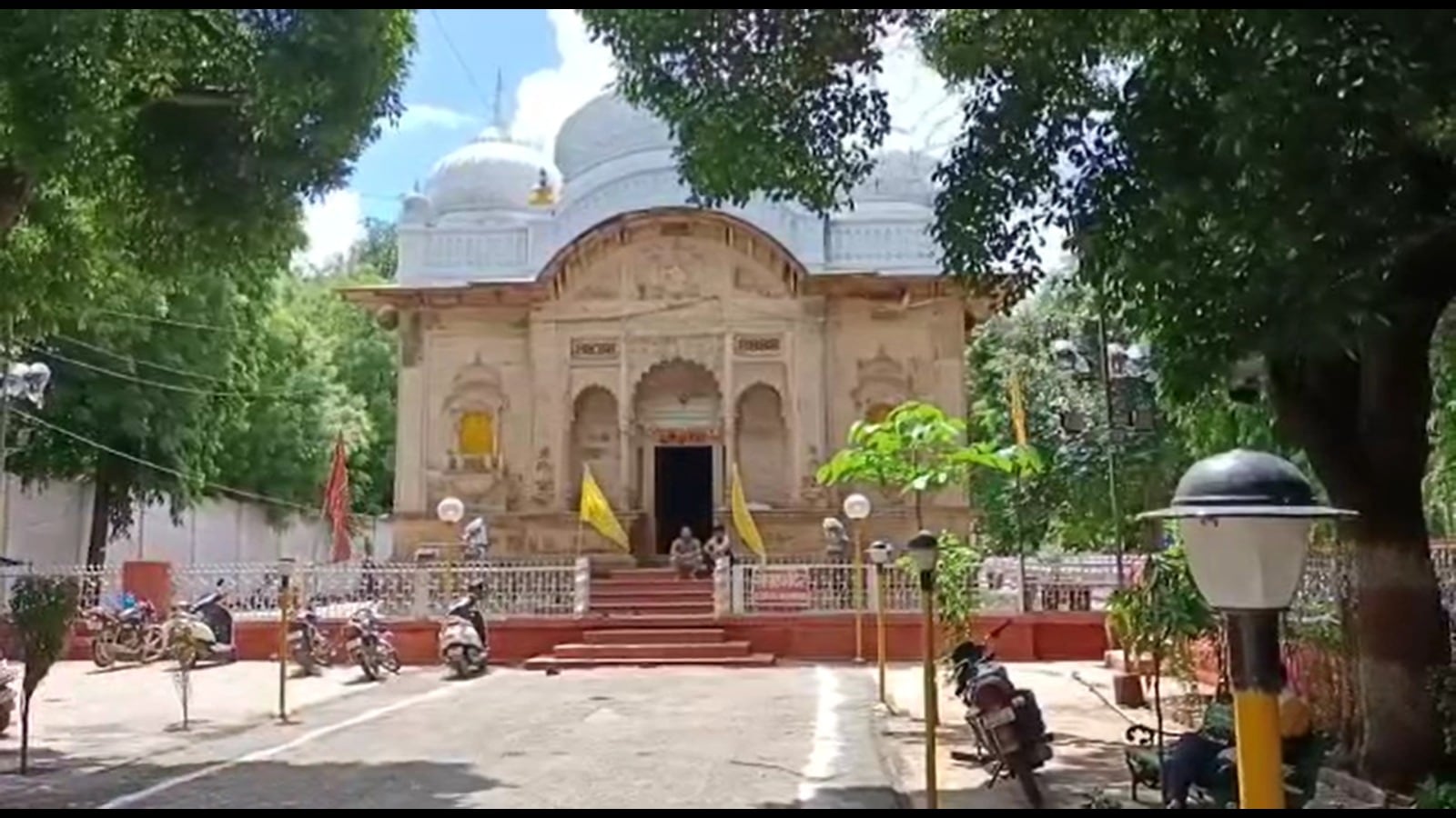 ये है वो गोपाल मंदिर जहां 100 करोड़ के आभूषणों से होगा भगवान का श्रृंगार ये है वो गोपाल मंदिर जहां 100 करोड़ के आभूषणों से होगा भगवान का श्रृंगार