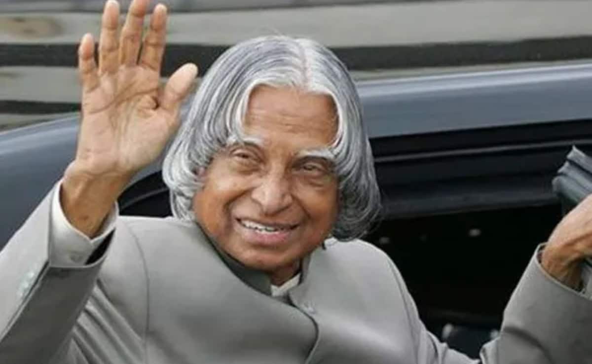 एपीजे अब्दुल कलाम को विपक्ष में शामिल कांग्रेस, सपा, टीएमसी समेत कुछ और दलों ने भी समर्थन किया था. एपीजे अब्दुल कलाम को विपक्ष में शामिल कांग्रेस, सपा, टीएमसी समेत कुछ और दलों ने भी समर्थन किया था.