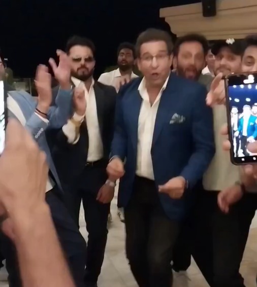 Akram's Dance With Harbhajan On Pathaan Song Viral. Old Video Blasted