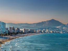 Spain Shuts Tourist Beaches As Venomous "Blue Dragons" Appear On Shores Spain Shuts Tourist Beaches As Venomous "Blue Dragons" Appear On Shores