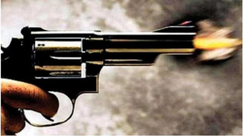 डिलीवरी बॉय ने बार-बार बजाई डोरबेल, दरवाजा खोलते ही मकान मालिक ने गुस्से में कर दी फायरिंग डिलीवरी बॉय ने बार-बार बजाई डोरबेल, दरवाजा खोलते ही मकान मालिक ने गुस्से में कर दी फायरिंग