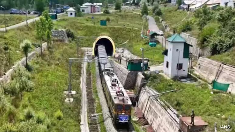 600 Kilometres In 18 Hours: First Freight Train Reaches Kashmir's Anantnag 600 Kilometres In 18 Hours: First Freight Train Reaches Kashmir's Anantnag