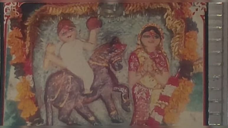 चोर-डाकुओं के आते ही मूर्ति से आने लगती थी आवाज! हर बार डरकर भाग जाते थे बदमाश चोर-डाकुओं के आते ही मूर्ति से आने लगती थी आवाज! हर बार डरकर भाग जाते थे बदमाश