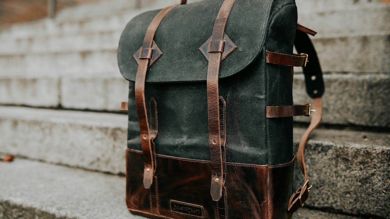 Get Not Too Bulky Laptop Bags For Your Office Commute Every day 