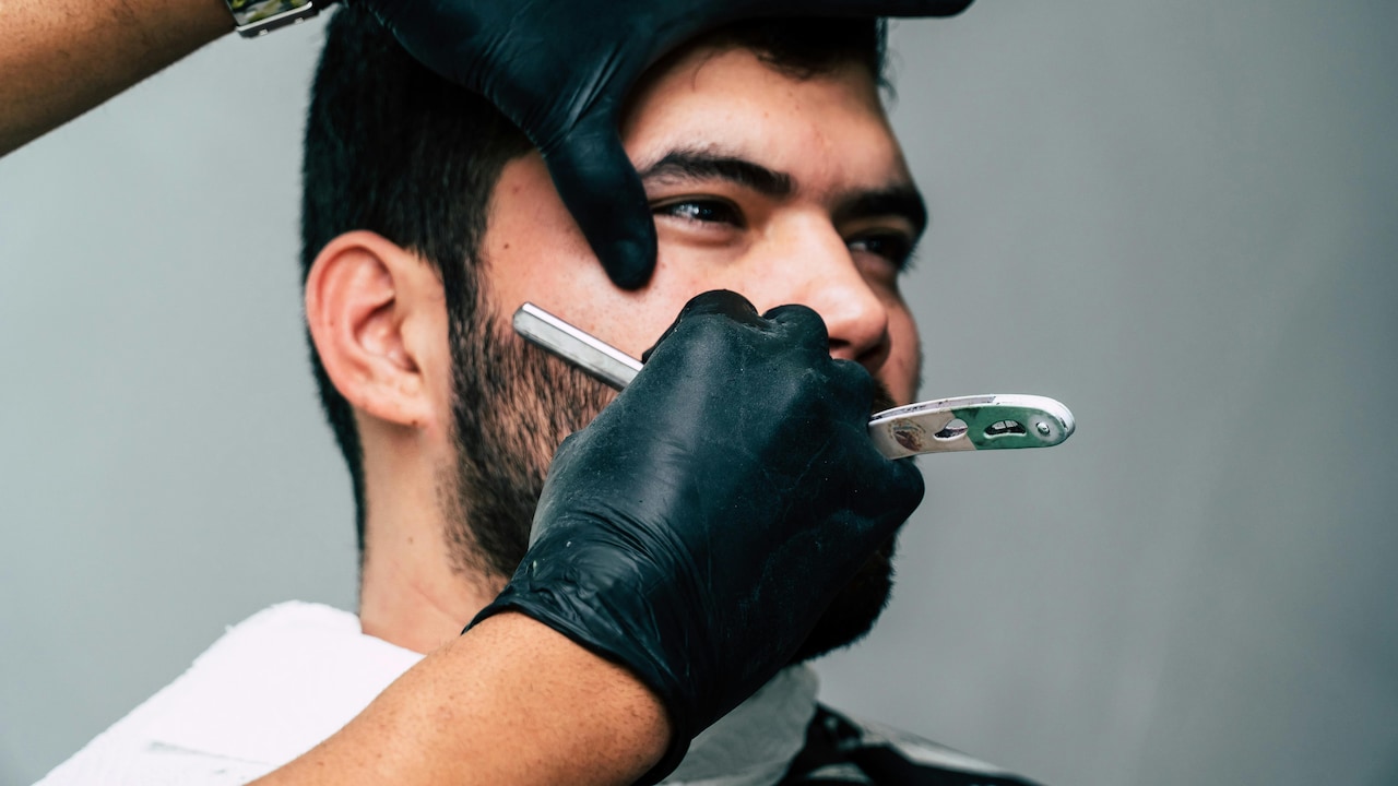 Read 5 key differences in beard trimmers vs razors and which one wins the ultimate grooming battle