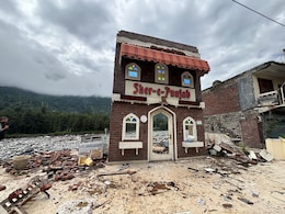 मनाली के मशहूर होटल शेर-ए-पंजाब का हाल, पूरी बिल्डिंग ध्वस्त, सिर्फ गेट की दीवार बची, देखें- तस्वीरें मनाली के मशहूर होटल शेर-ए-पंजाब का हाल, पूरी बिल्डिंग ध्वस्त, सिर्फ गेट की दीवार बची, देखें- तस्वीरें