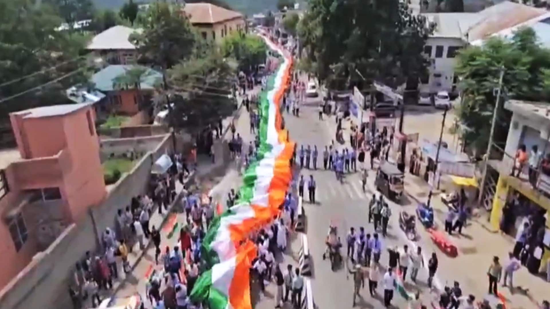 Video : J&K LG Launches Tiranga Yatra; Omar Abdullah Pays Tribute To Martyrs