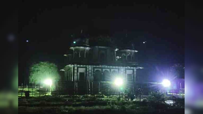 फतेहपुर के विवादित स्थल का डीएम-एसपी ने किया निरीक्षण, सुरक्षा व्यवस्था कड़ी फतेहपुर के विवादित स्थल का डीएम-एसपी ने किया निरीक्षण, सुरक्षा व्यवस्था कड़ी