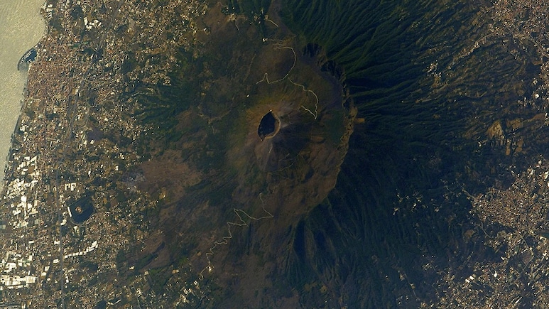 From Vesuvius To Krakatoa, European Space Agency Shares Stunning Volcano Images Taken From Space From Vesuvius To Krakatoa, European Space Agency Shares Stunning Volcano Images Taken From Space