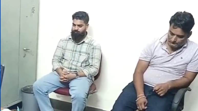 ACB Action: 30000 रुपये की रिश्वत लेते नगर परिषद का बाबू और दलाल गिरफ्तार, सभापति फरार