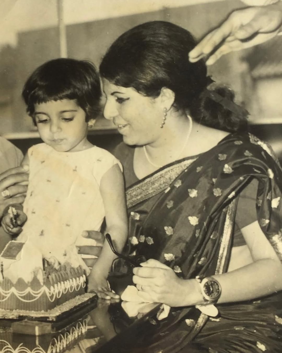 डायरेक्टर ने अपने ही भाई को बताया पनौती, बोलीं- इसके जन्म के बाद हम हो गए थे गरीब