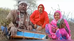 Viral Video: वृद्ध जोडप्याने लता-मुकेश यांचे सुपरहिट गाणं गायले, सुरेल आवाज ऐकून लोक म्हणाले: या टॅलेंटला संधी द्या