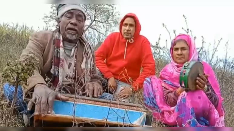 बुजुर्ग कपल ने गाया लता-मुकेश का हिट गाना, इस अंदाज में लगाए सुर सोच पाना भी मुश्किल, लोग बोले- इस टैलेंट को मौका दो