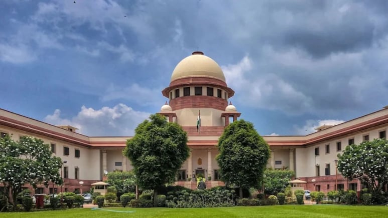 'Why Should Commuters Pay?' SC Slams Toll Charges Amid 12-Hour Jam 'Why Should Commuters Pay?' SC Slams Toll Charges Amid 12-Hour Jam
