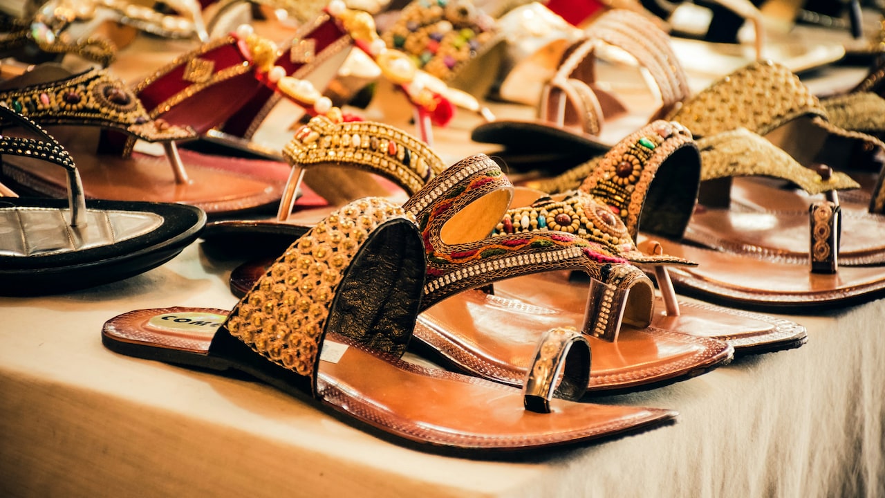 How To Pick Chappals For Ladies That Can Go From Market To Coffee Runs
