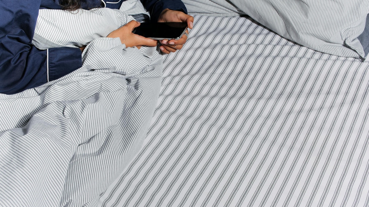 Get to know how to maintain Bedsheets from losing colour 