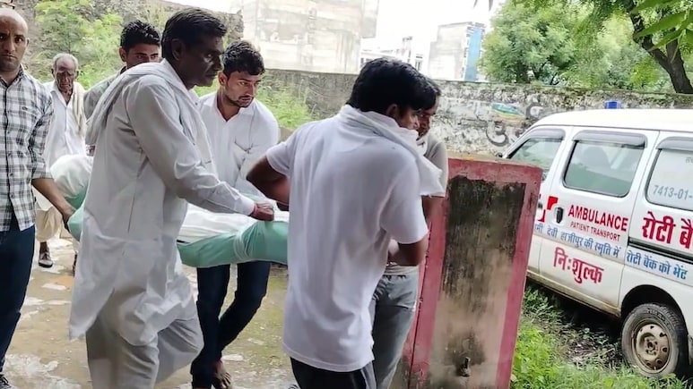 कोटपूतली-बहरोड़: तेज रफ्तार पिकअप ने बाइक सवार को मारी टक्कर, मौके पर ही दर्दनाक मौत; जांच में जुटी पुलिस कोटपूतली-बहरोड़: तेज रफ्तार पिकअप ने बाइक सवार को मारी टक्कर, मौके पर ही दर्दनाक मौत; जांच में जुटी पुलिस