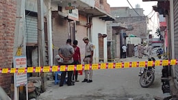 Delhi Triple Murder:  चाकूने भोसकले, विटांनी ठेचले... दिल्लीत मुलानेच आई-वडील आणि भावाची केली हत्या
