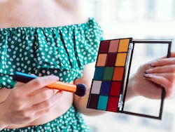 Eyeshadow Pallete Under 500: हर लुक को बनाए ग्लैमरस और एक्सप्रेसिव इन ट्रेंडी शेड्स वाले आईशैडो पैलेट के साथ