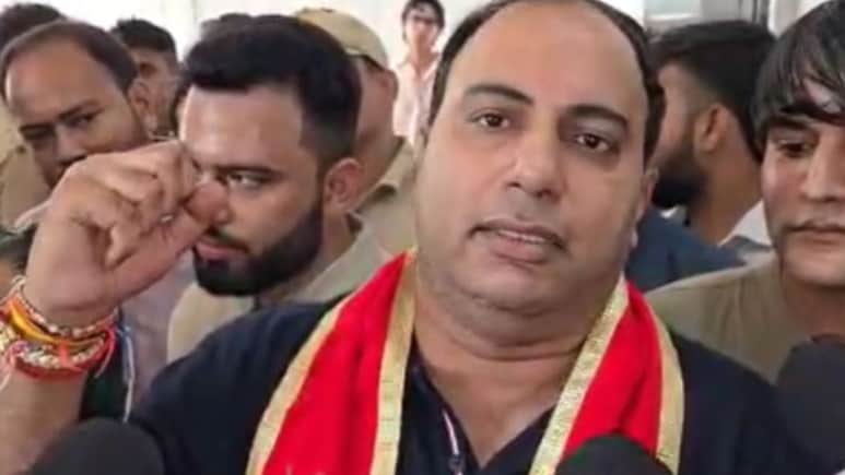 उदयपुर फाइल्स फिल्म के निर्माता का बड़ा ऐलान, कहा- कन्हैया लाल के परिवार को देंगे फिल्म कलेक्शन का 25 फीसदी उदयपुर फाइल्स फिल्म के निर्माता का बड़ा ऐलान, कहा- कन्हैया लाल के परिवार को देंगे फिल्म कलेक्शन का 25 फीसदी