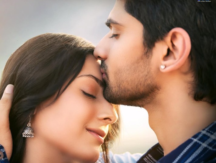 एक्स गर्लफ्रेंड ईशा मालवीय को माथे पर Kiss करते दिखे अभिषेक कुमार, यूजर्स ने किए सवाल, बोले-आप दोनों अब...